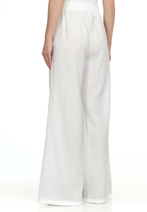 Товар белого цвета с внутренней стороны