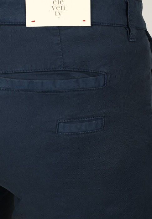 Товар синего цвета с внутренней стороны