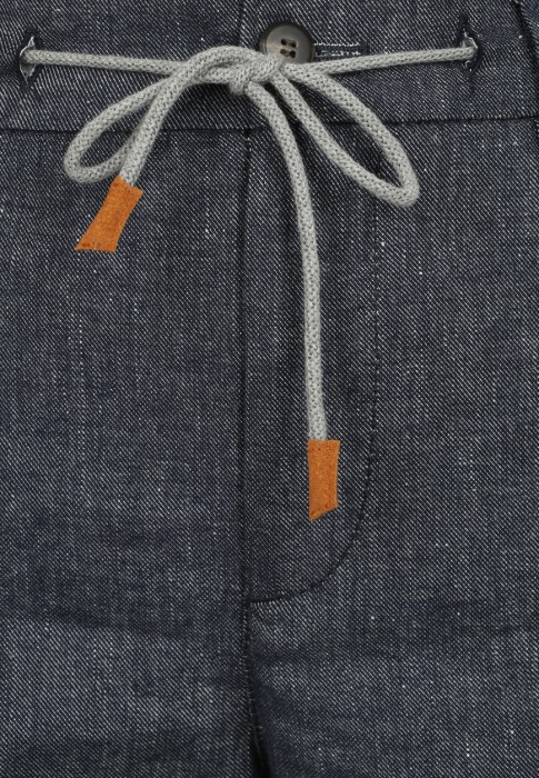 Товар синего цвета с внутренней стороны