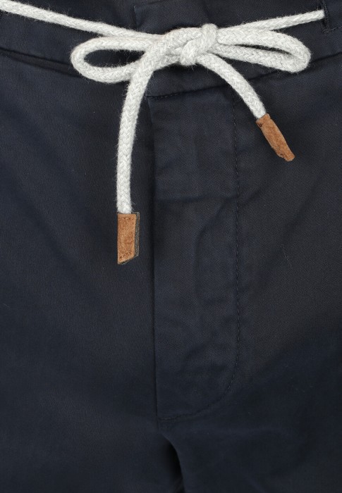 Товар синего цвета с внутренней стороны