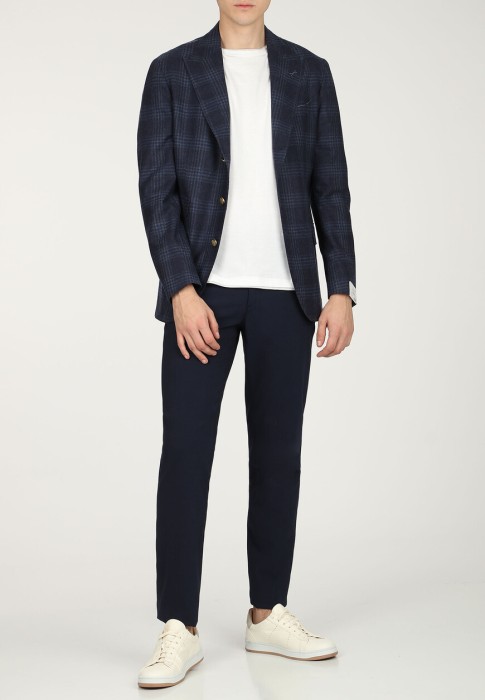 брюки  по цене 38430 руб вид справа