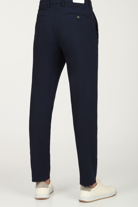 Товар синего цвета с внутренней стороны