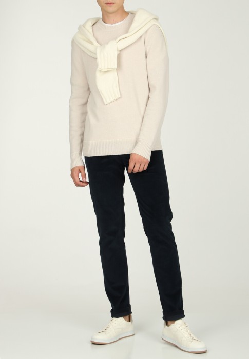 брюки  по цене 35630 руб вид справа