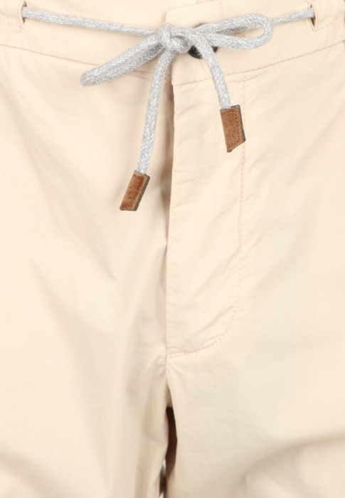 Товар бежевого цвета с внутренней стороны