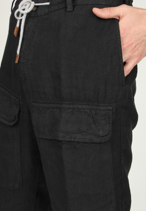 Товар черного цвета с внутренней стороны