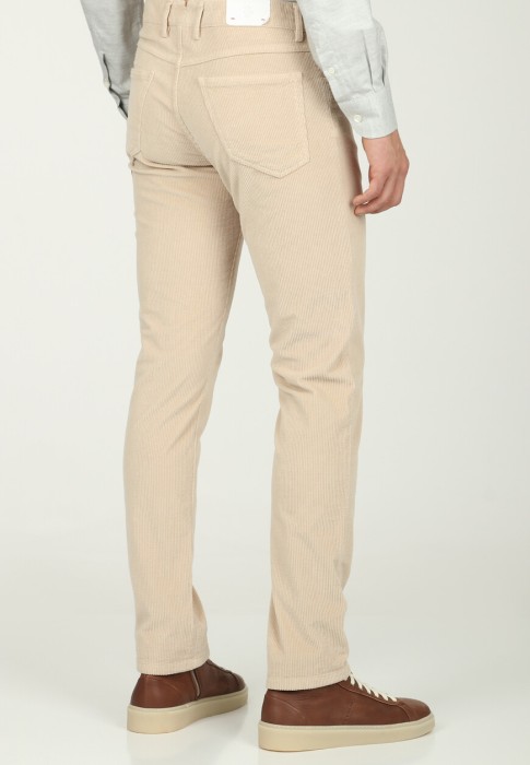 Товар бежевого цвета с внутренней стороны