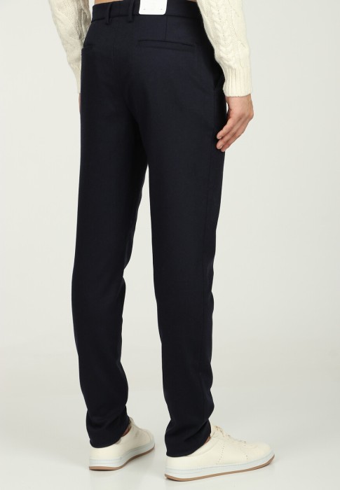 Товар синего цвета с внутренней стороны