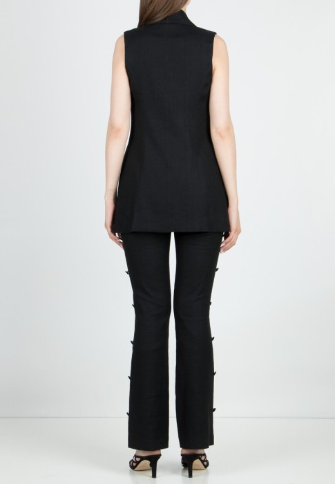 Товар черного цвета с внутренней стороны