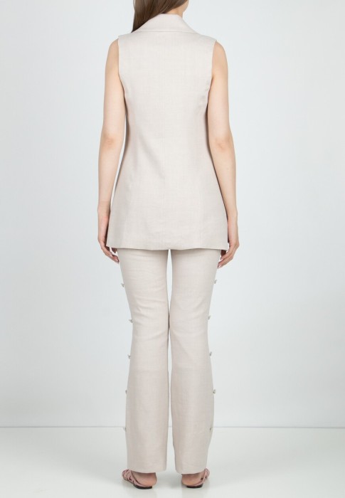 Товар бежевого цвета с внутренней стороны