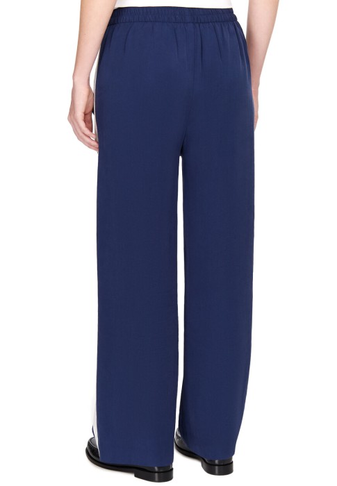 Товар синего цвета с внутренней стороны