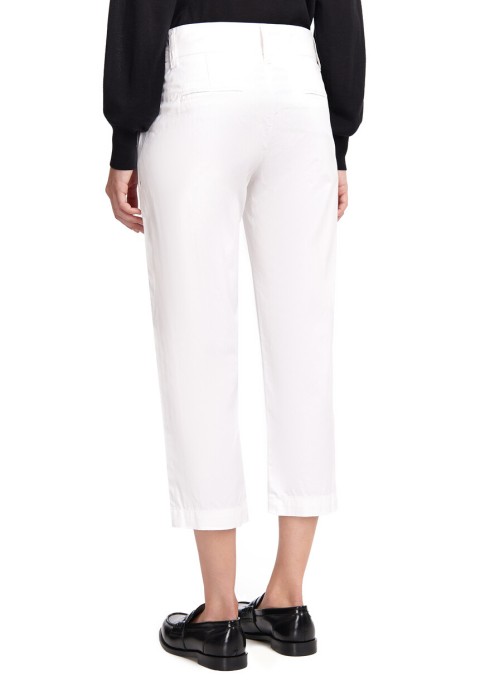 Товар белого цвета с внутренней стороны