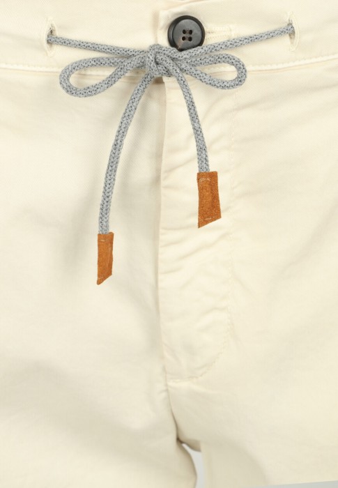 Товар белого цвета с внутренней стороны