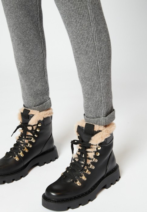 Товар серого цвета с внутренней стороны