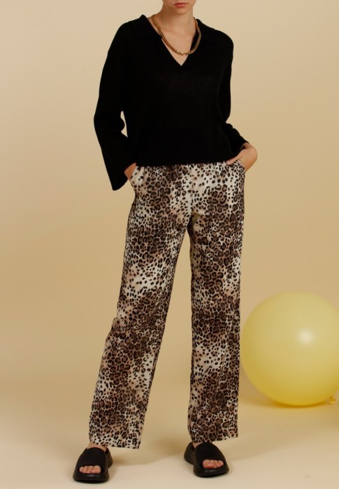 брюки  по цене 22330 руб вид справа