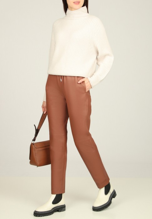 брюки  по цене 44730 руб вид справа