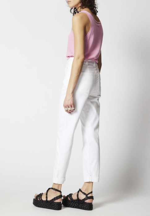 Товар белого цвета с внутренней стороны