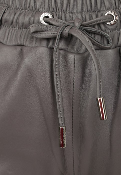 брюки  из проверенных материалов спереди