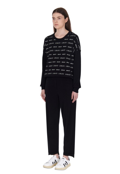 Товар черного цвета с внутренней стороны