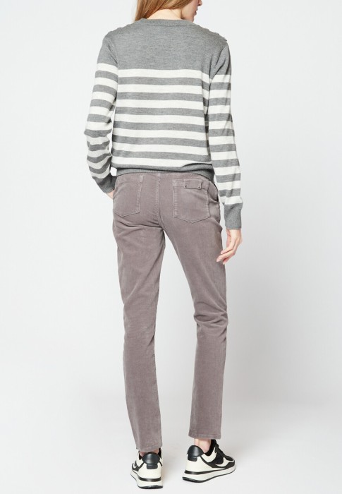 Товар серого цвета с внутренней стороны