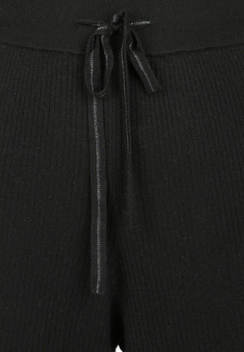 брюки  из проверенных материалов спереди