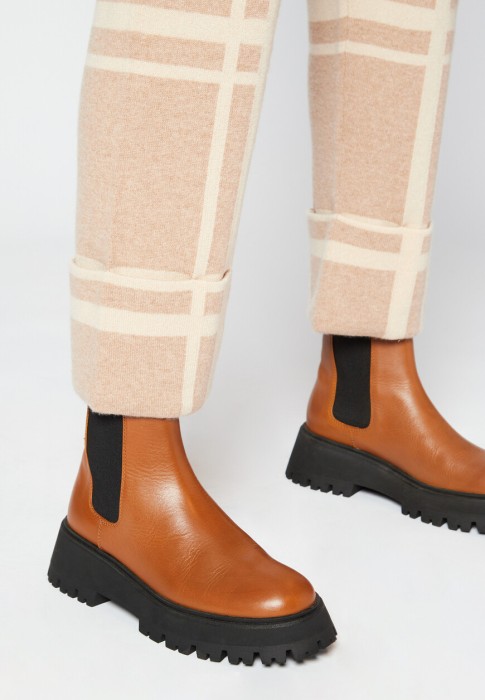 брюки  из проверенных материалов спереди