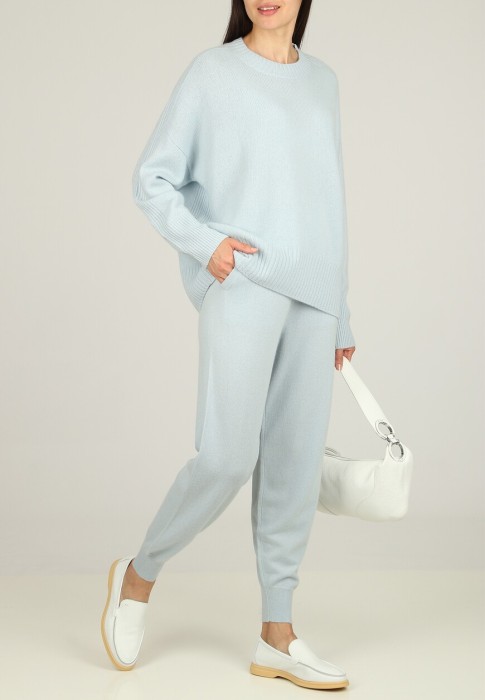 брюки  по цене 48230 руб вид справа