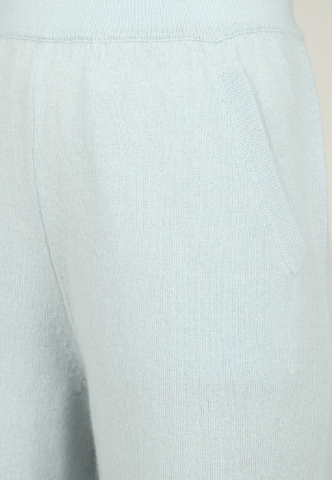 Товар голубого цвета с внутренней стороны