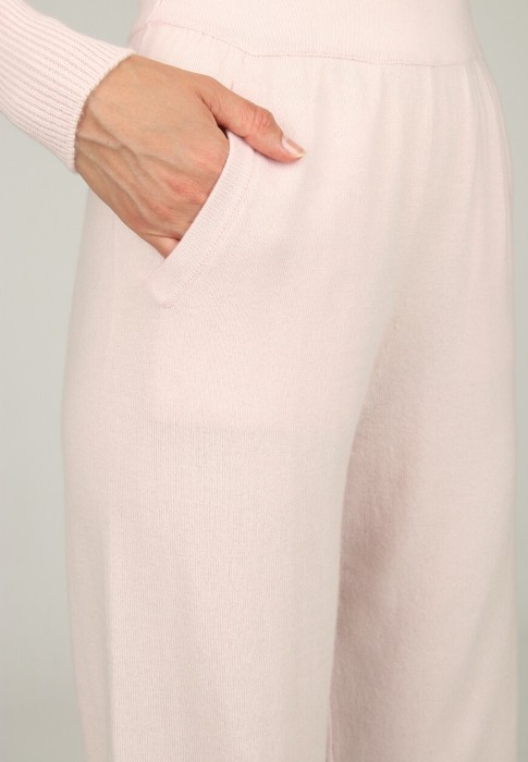 Товар розового цвета с внутренней стороны