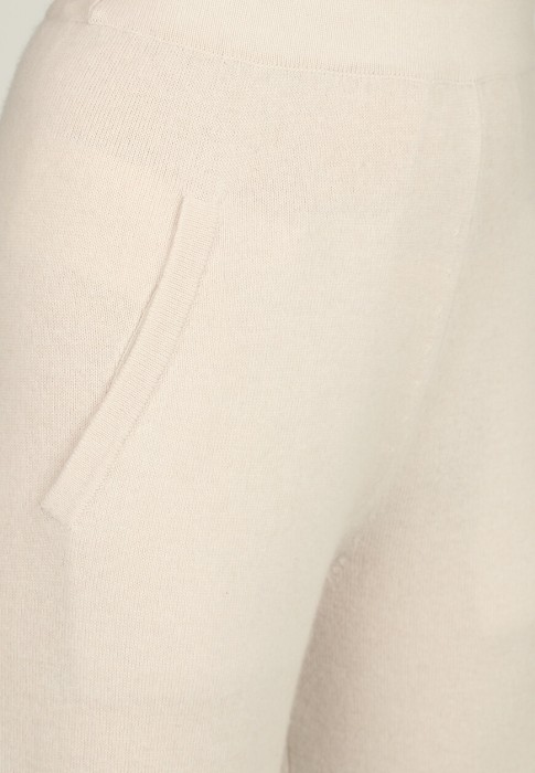 Товар розового цвета с внутренней стороны