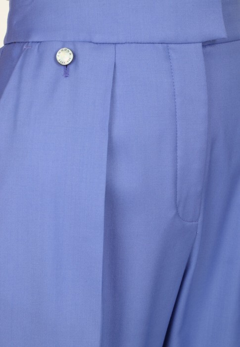 Товар фиолетового цвета с внутренней стороны