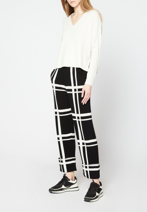 брюки  по цене 55930 руб вид справа