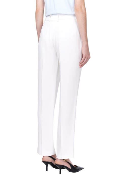 Товар белого цвета с внутренней стороны