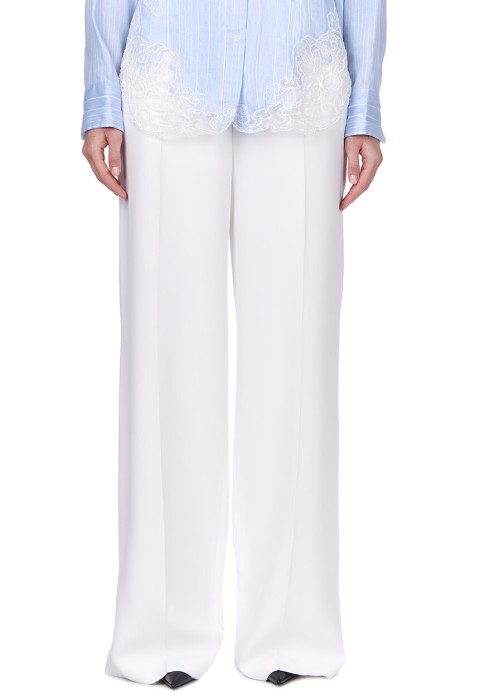 Товар белого цвета с внутренней стороны