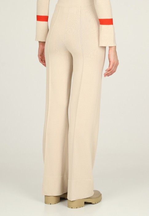 брюки  по цене 72730 руб вид справа