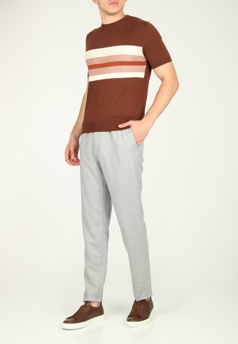 брюки  по цене 46130 руб вид справа