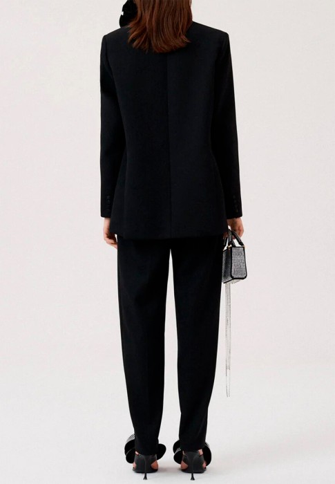 Товар черного цвета с внутренней стороны