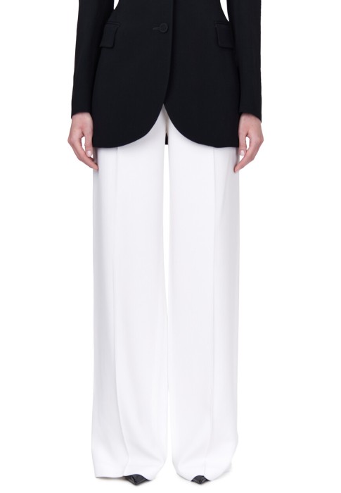 Товар белого цвета с внутренней стороны