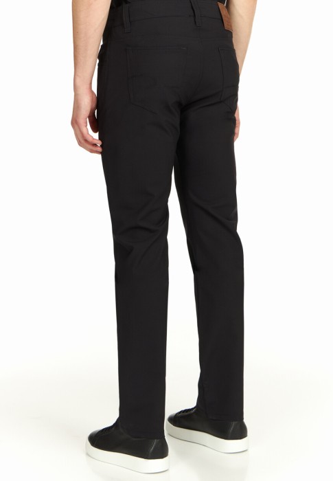 Товар черного цвета с внутренней стороны