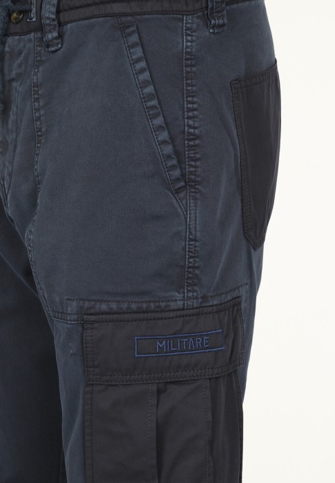 Товар синего цвета с внутренней стороны