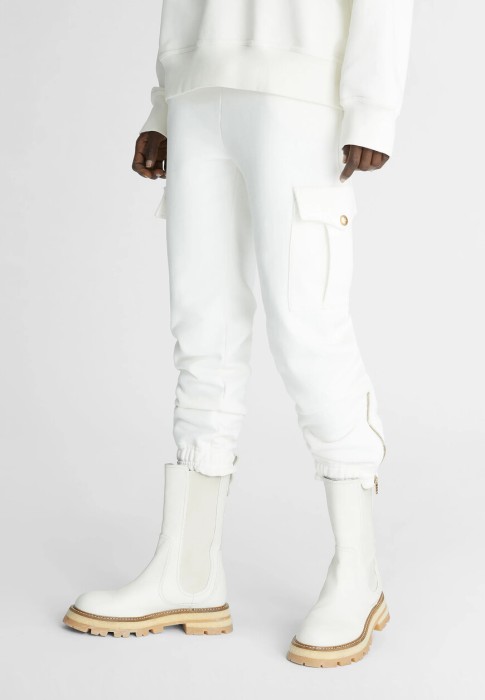 Товар белого цвета с внутренней стороны