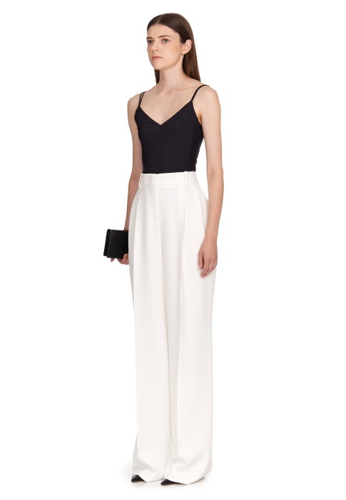 брюки  по цене 88130 руб вид справа