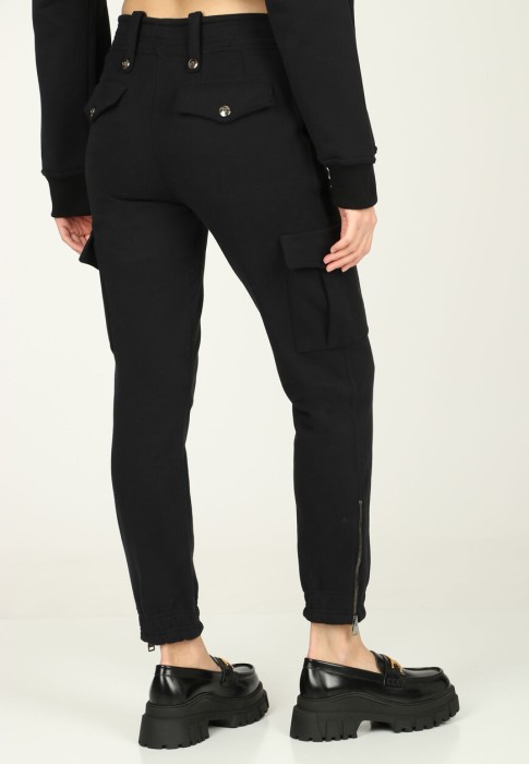 Товар черного цвета с внутренней стороны