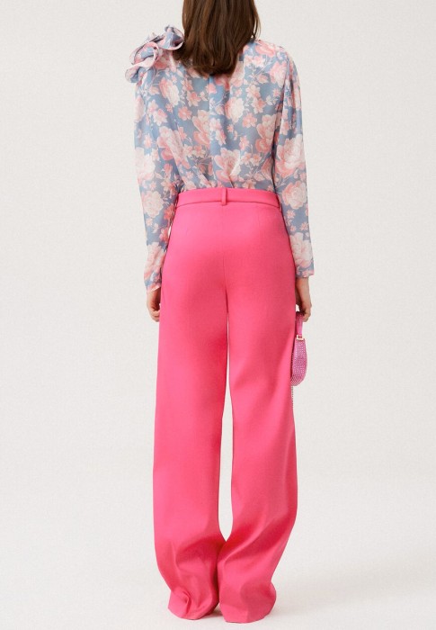 Товар розового цвета с внутренней стороны