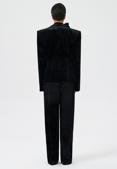 Товар черного цвета с внутренней стороны