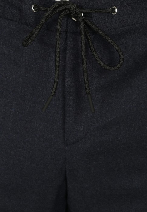 Товар синего цвета с внутренней стороны