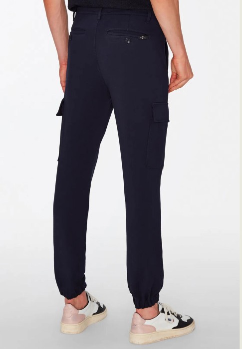 Товар синего цвета с внутренней стороны