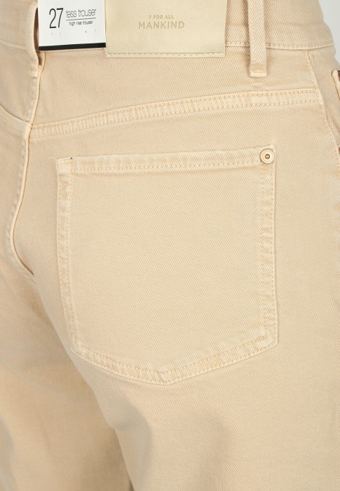 Товар бежевого цвета с внутренней стороны