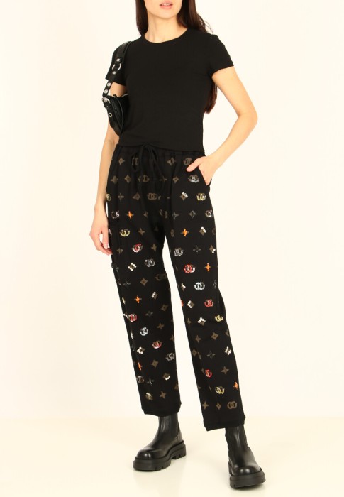 Товар черного цвета с внутренней стороны