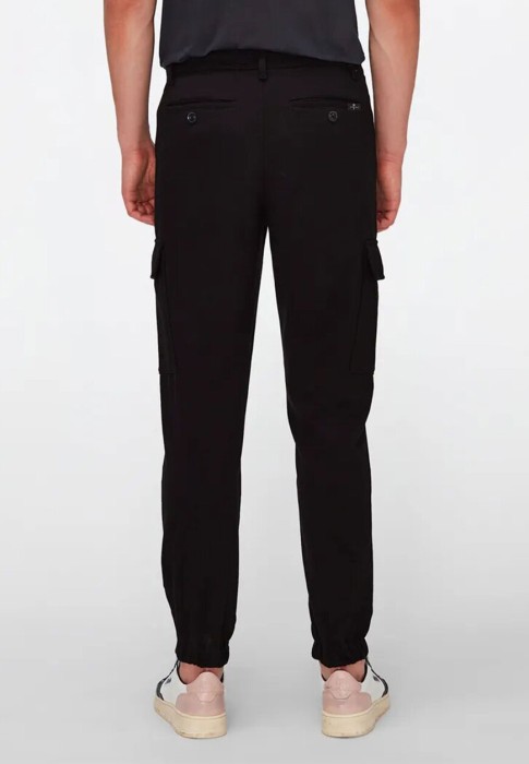 Товар черного цвета с внутренней стороны