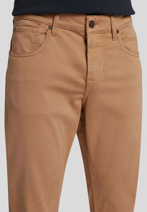 Товар бежевого цвета с внутренней стороны